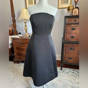 Elegant HALSTON Heritage Black Strapless Dress